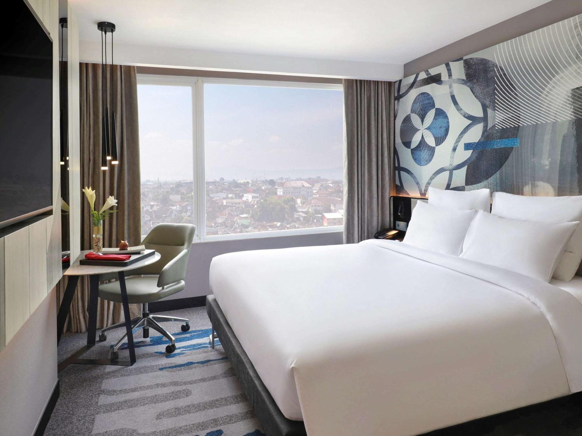 Novotel Suites Yogyakarta Malioboro Exterior photo